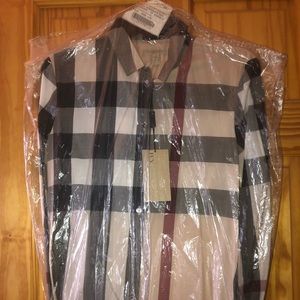 SOLD !!!Authentic and Brand new Burberry shirt !